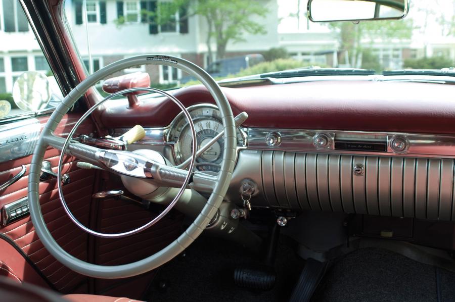  Oldsmobile 98 Convertible 1953 года  (фото 22 из 26)